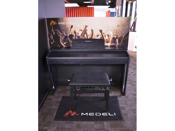 Medeli aluminum frame with 2 printed cloth screens - free standing on legs - 150x135cm